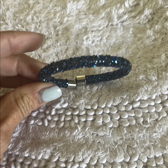 Elegant Blue Crystal Bracelet - Picture 4 of 5